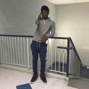 Meet your Posher, Damari